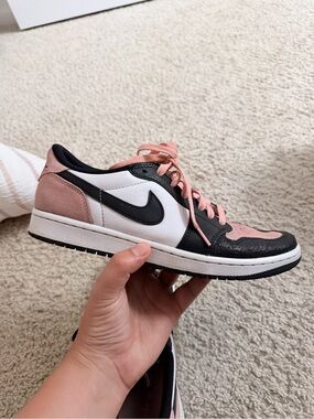Jordan retro 1 low Black and pink